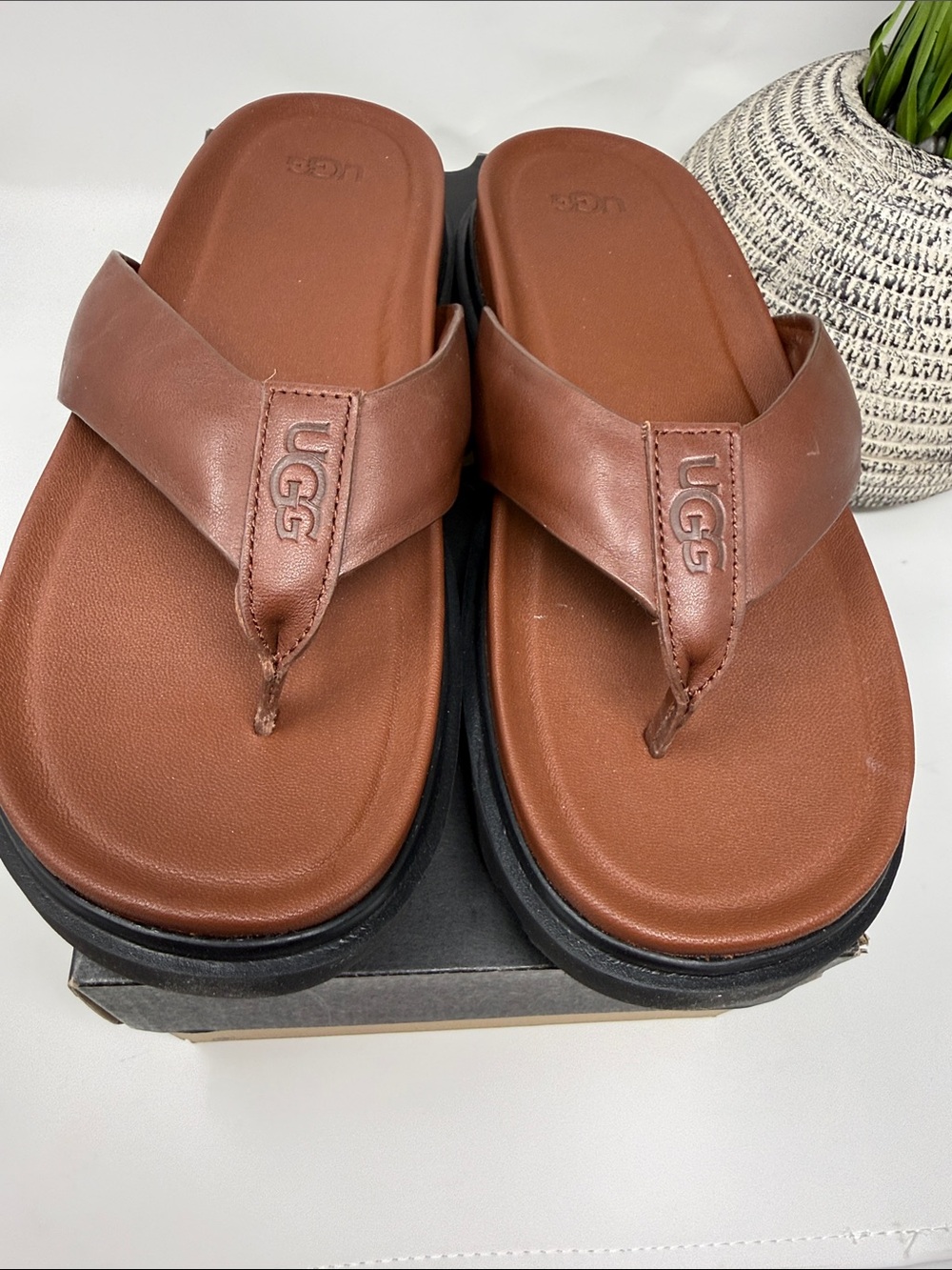 MEN UGG Chestnut Brown Leather Thong Sandals